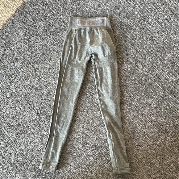 SOLD OUT Gymshark pale green with pink accents, size small - Picture 3 of 7